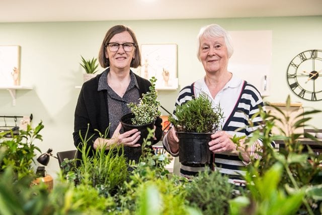 Sunderland retirees bond over gardening | McCarthy Stone